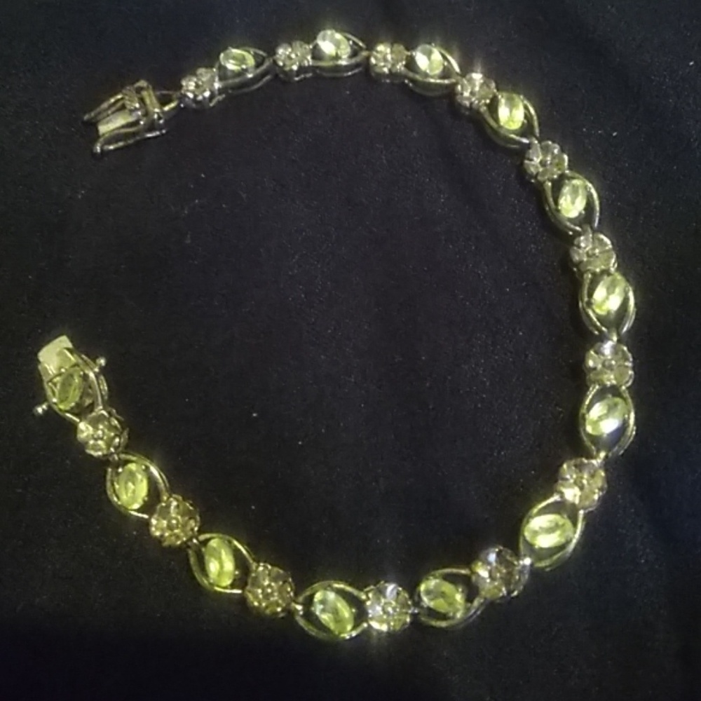Vintage green stone and flower bracelet